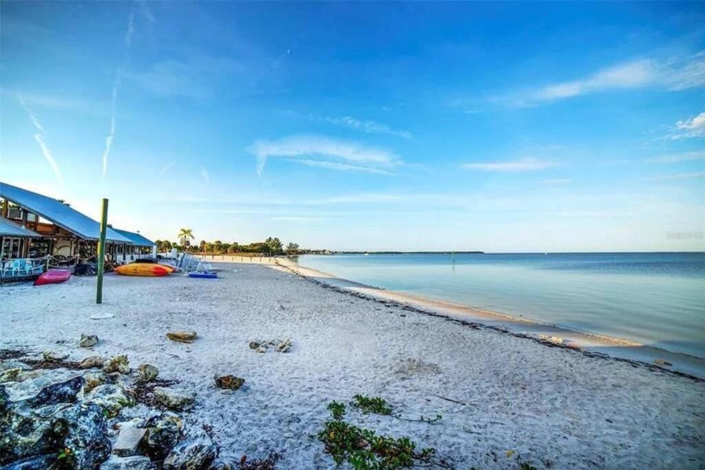 Bay View, Studio206, Beach Steps Away! Pool+Wifi Ruskin Exterior photo