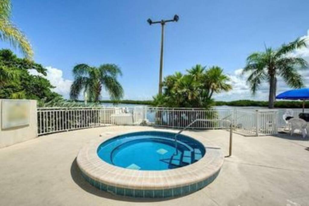 Bay View, Studio206, Beach Steps Away! Pool+Wifi Ruskin Exterior photo