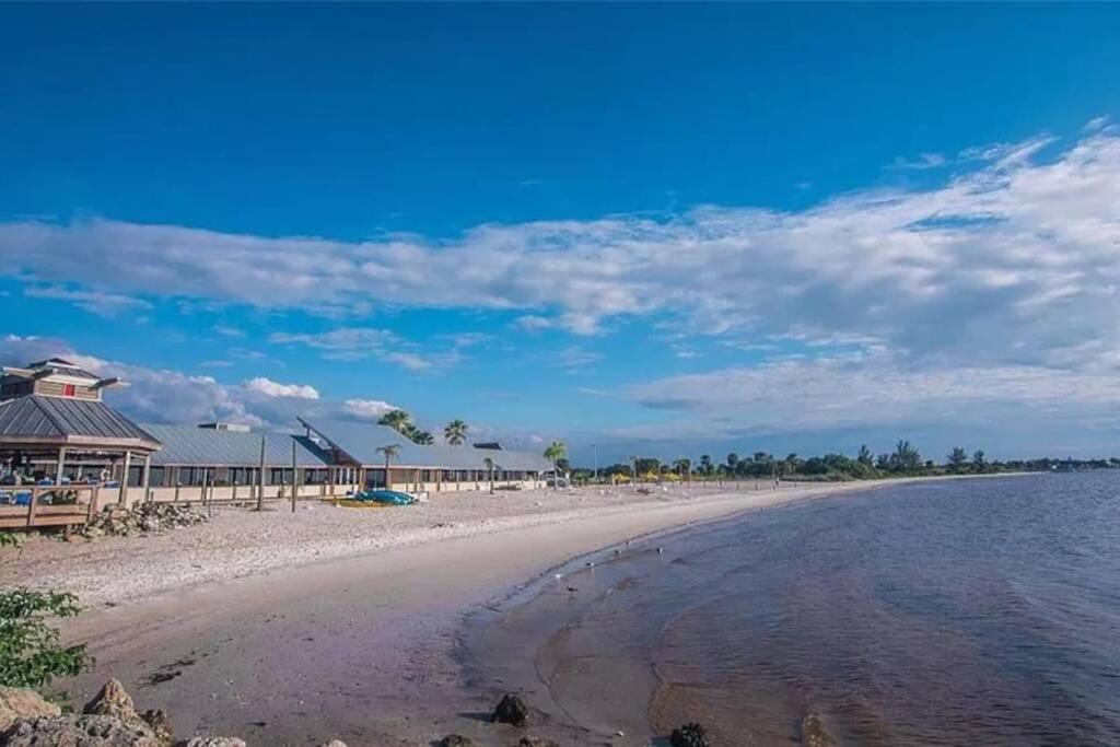 Bay View, Studio206, Beach Steps Away! Pool+Wifi Ruskin Exterior photo