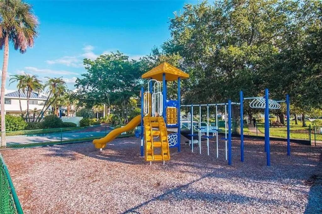 Bay View, Studio206, Beach Steps Away! Pool+Wifi Ruskin Exterior photo
