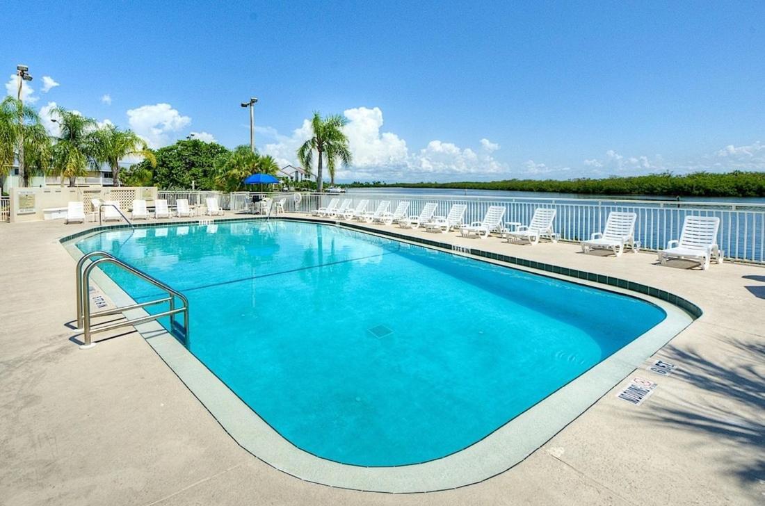 Bay View, Studio206, Beach Steps Away! Pool+Wifi Ruskin Exterior photo
